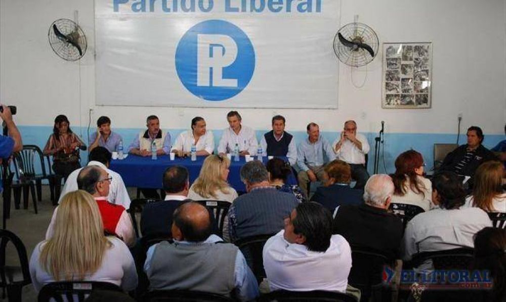 Se recalienta la puja liberal por el futuro de la fuerza en 2013