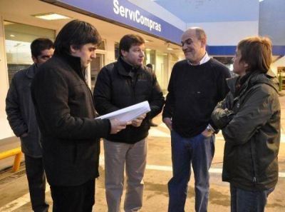 Gustavo Melella y Fabiana R�os recorrieron el colegio Mar�a Auxiliadora y la estaci�n de servicio