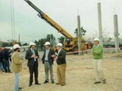 Intendente Ghi recorri� construcci�n del nuevo estadio de Mor�n