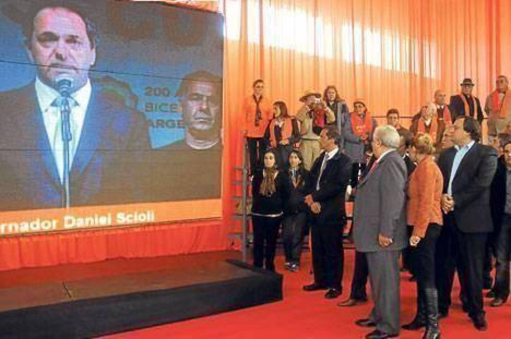 Scioli resiste y sale a reclamar los fondos que CFK le viene negando
