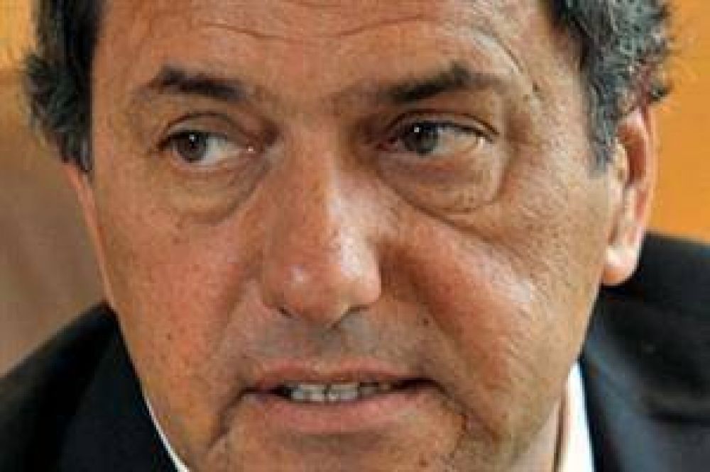 El Gobierno presiona para aislar a Scioli