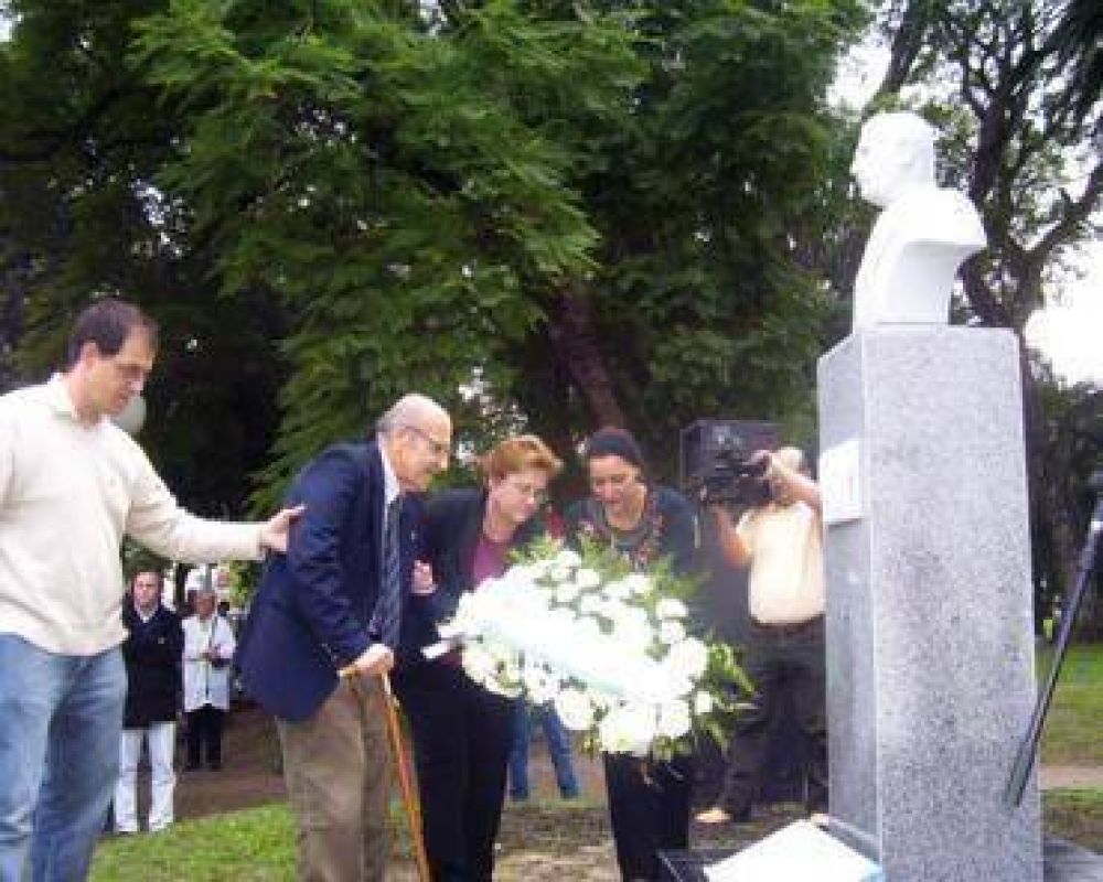 Tributaron un homenaje al Dr. Ra�l Alfons�n