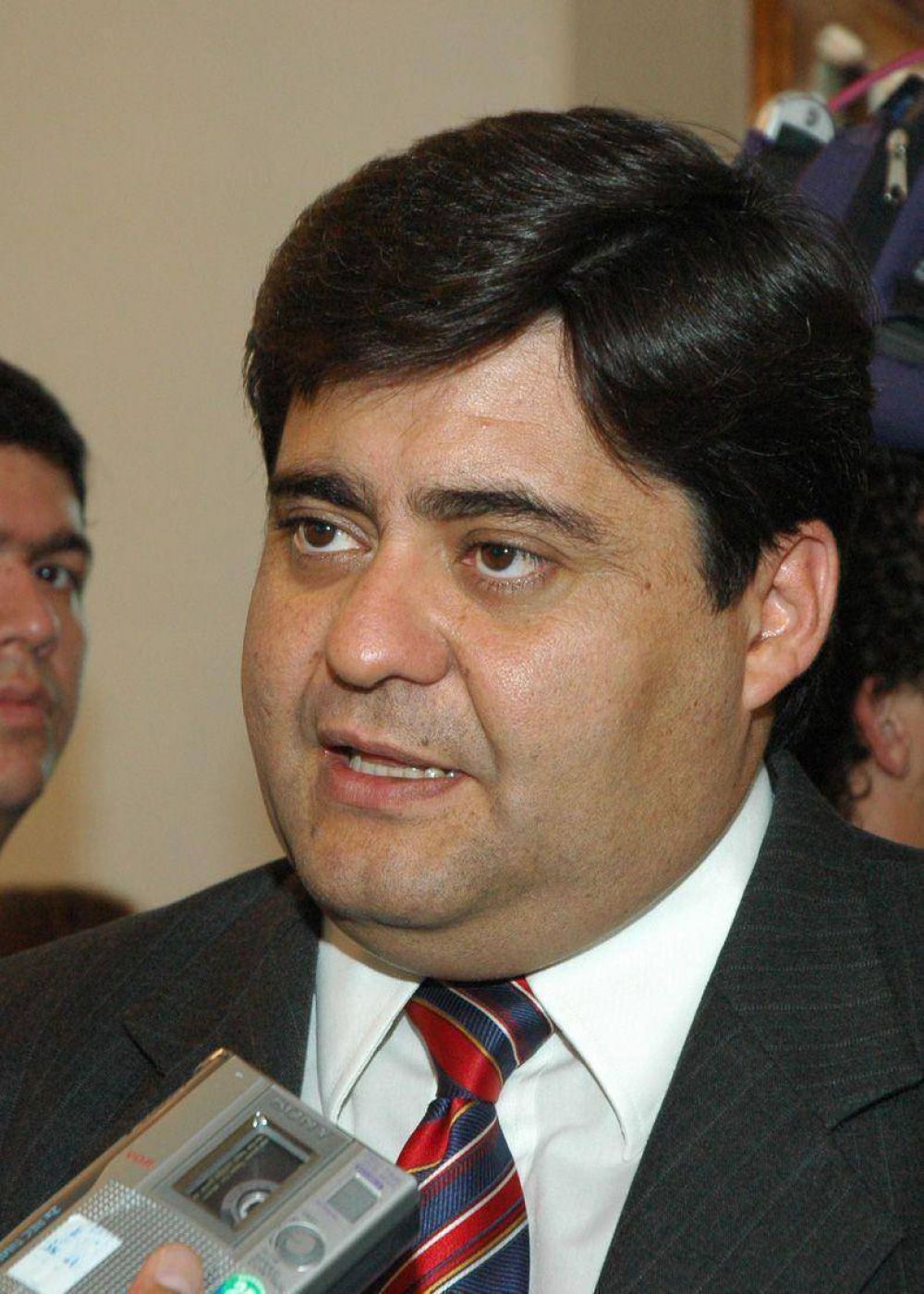 Lembo habl� de la demora en el pago a estatales y opin� sobre los bonos 