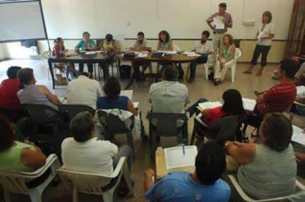 Los docentes aceptaron el 15% de aumento.