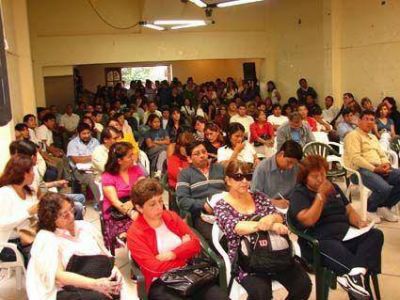 Docentes no iniciar�n el ciclo lectivo 2009 ma�ana. Anunciaron paro de 72 horas