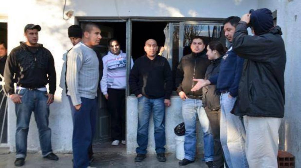 La rebeli�n policial ya se extendi� a toda la provincia
