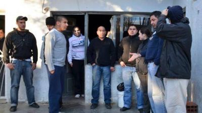 La rebeli�n policial ya se extendi� a toda la provincia