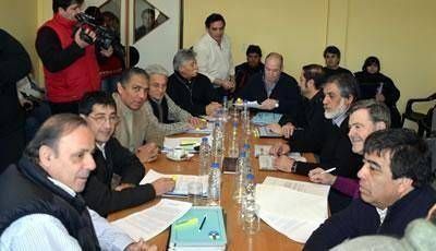 Los intendentes se oponen a la prospecci�n s�smica que quiere hacer PAE