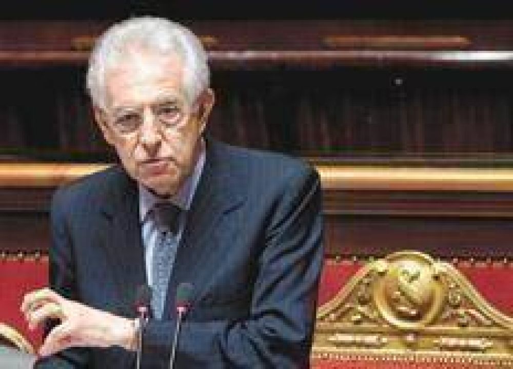 Monti anunci� nuevos recortes para Italia