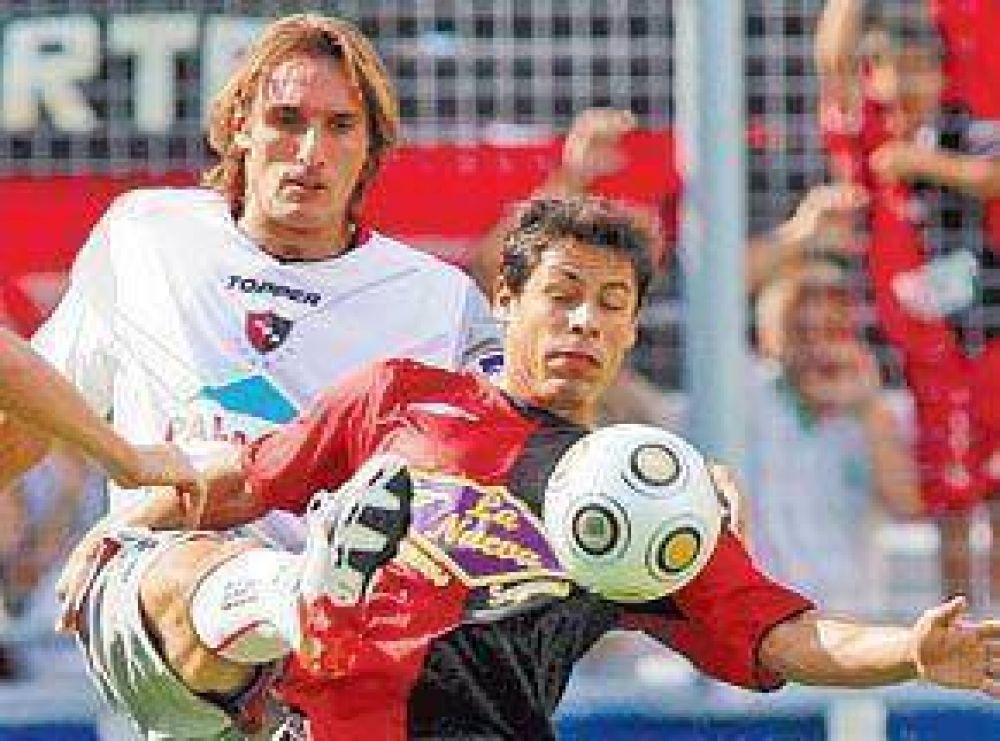 Col�n salv� un punto ante un Newell's que no lo remat�