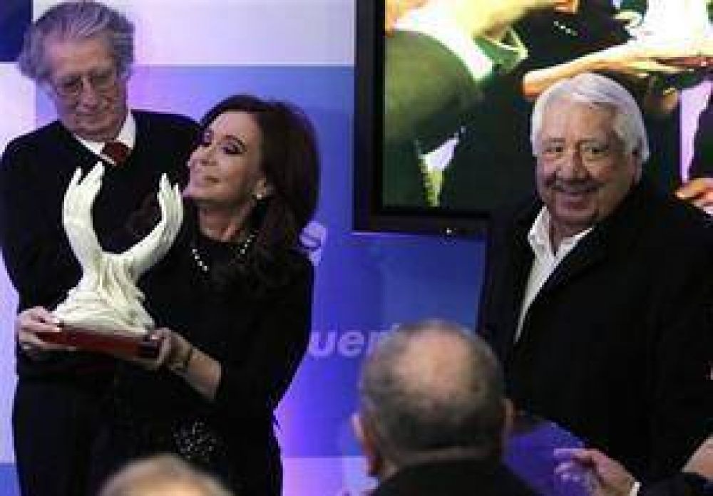 El Gobierno exhibi� su apoyo a los rivales de Moyano en la CGT