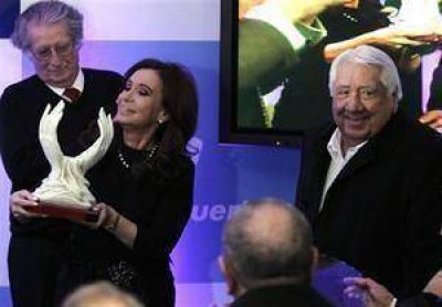 El Gobierno exhibi� su apoyo a los rivales de Moyano en la CGT