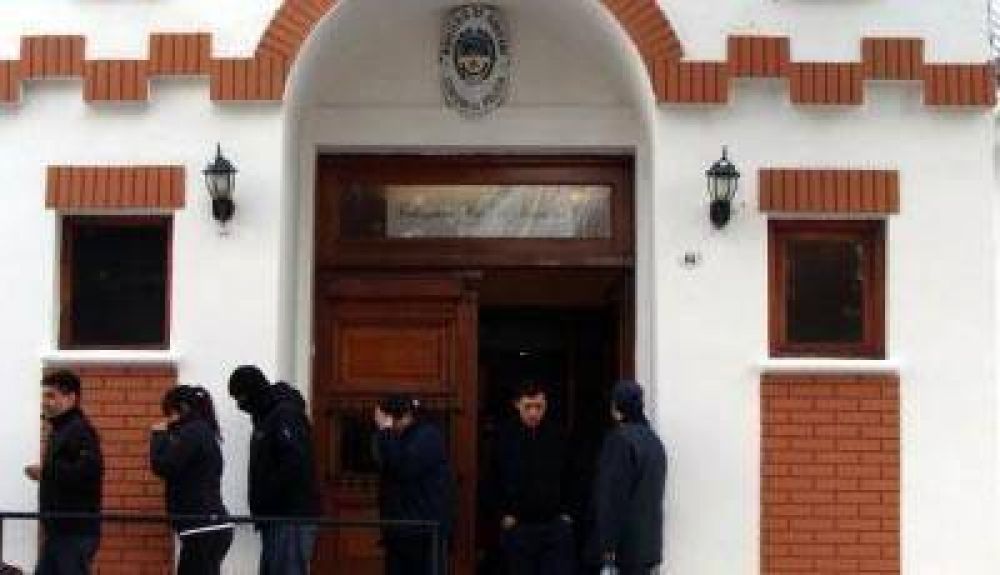 Con la negociaciones en punto muerto contin�a el paro policial