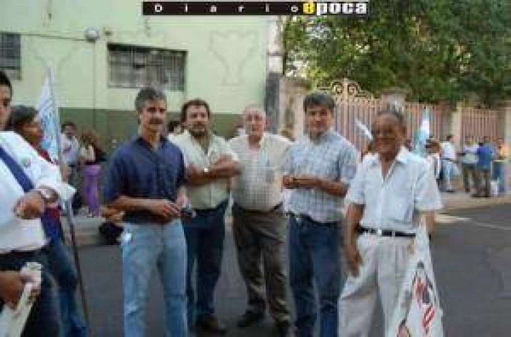 Corrientes no inicia las clases y los docentes se movilizan.
