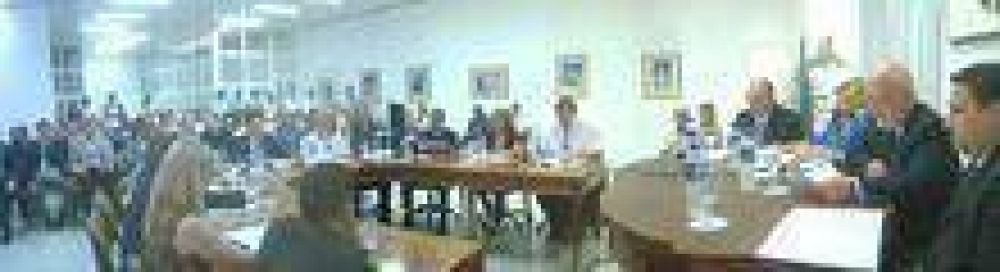 El Gobernador s�lo sonri� y habl�, dijo.