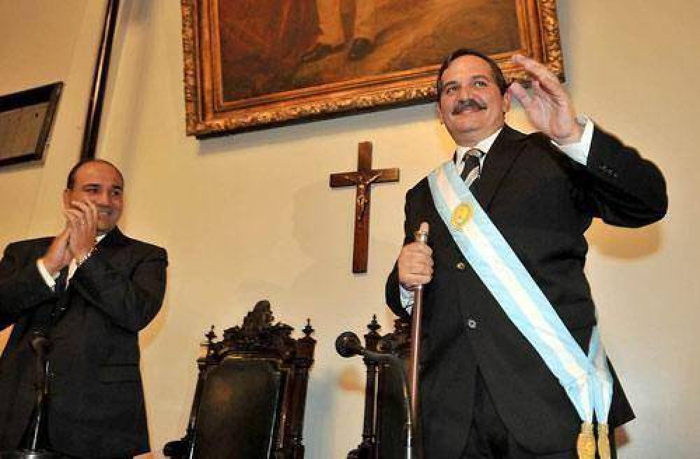 Alperovich convoc� a combatir la crisis y no mencion� a Cristina.