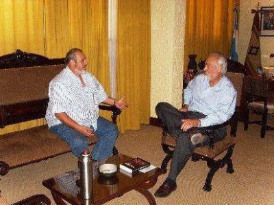 Julio Guzm�n trabaja fuerte en La Paz.