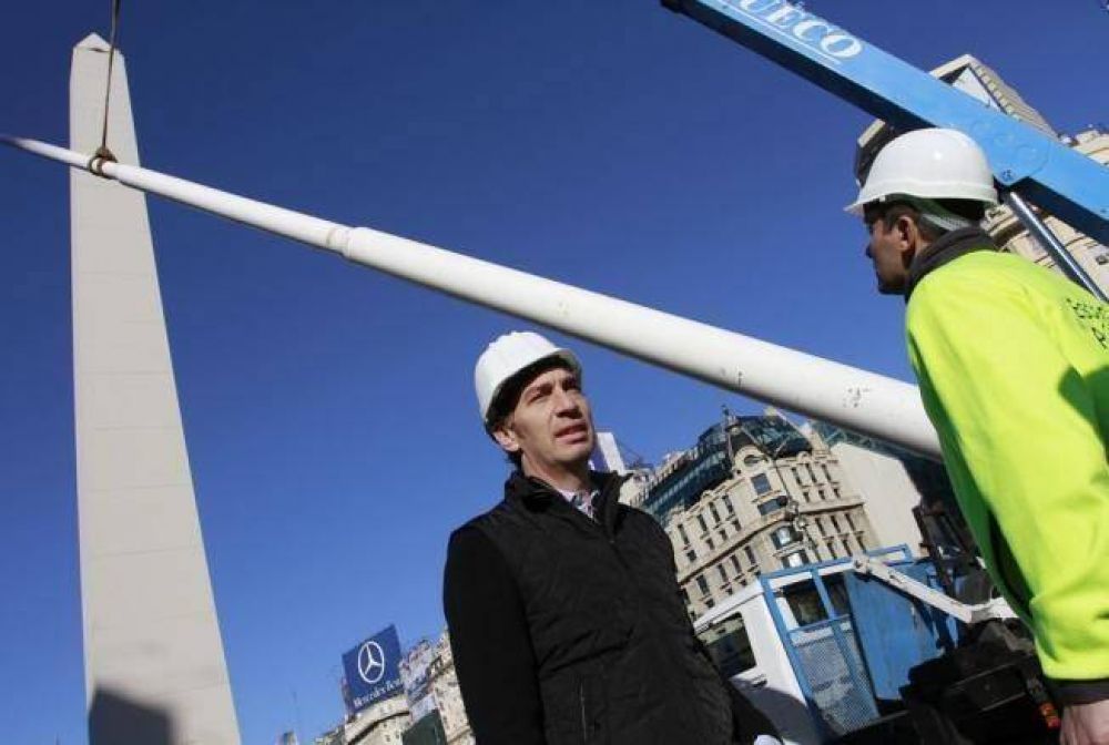 Nuevo mastil en el Obelisco