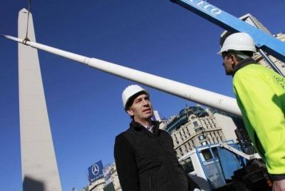 Nuevo mastil en el Obelisco