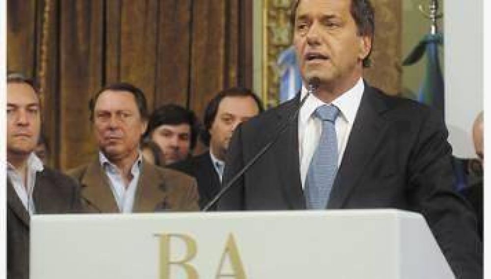 Scioli quiere juntar $ 3.000 millones con venta de bonos al mercado o al Central