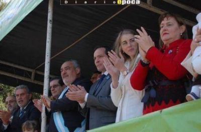 Con desfile Corrientes celebra el D�a de la Independencia