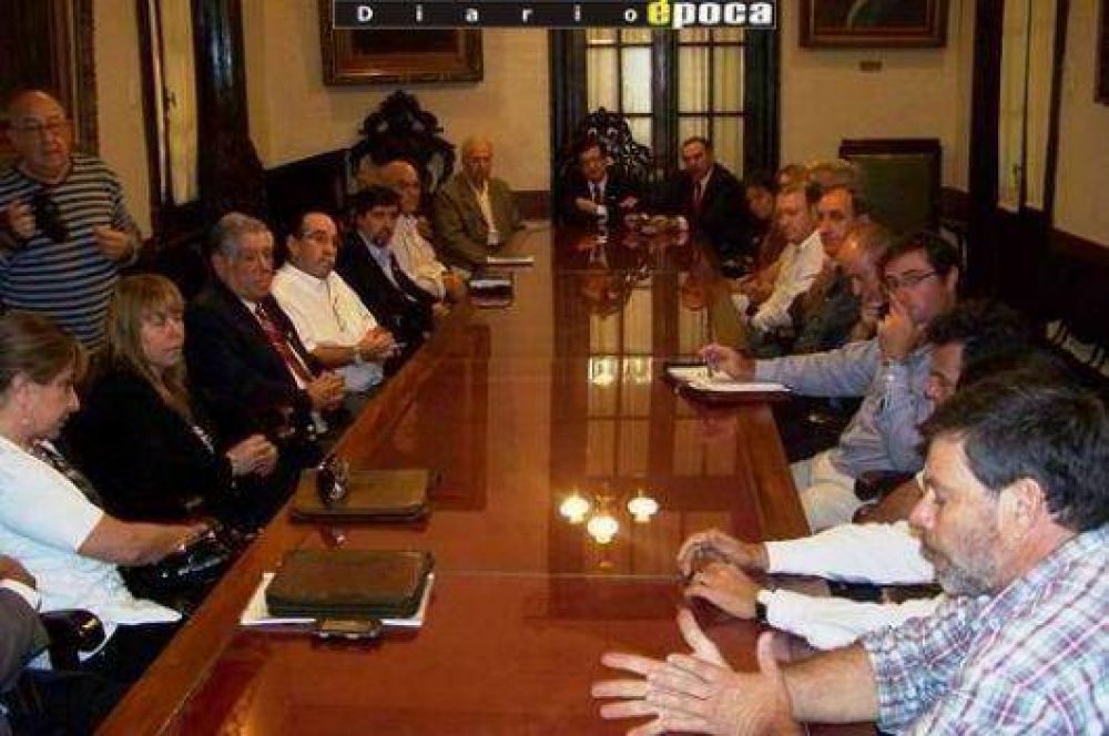 Fuerte embestida oficial contra los opositores a cr�ditos millonarios