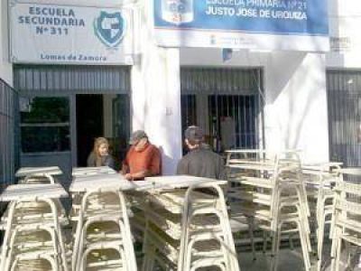 Lomas Oeste: dos escuelas recibieron m�s sillas y mesas