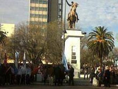 Viedma: M�s de 500 personas en el acto de la Independencia