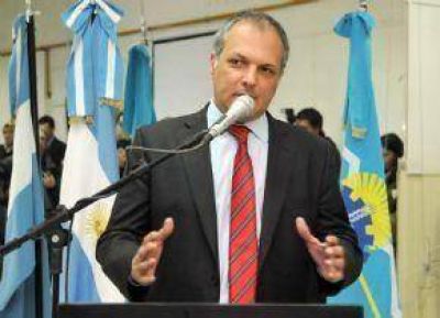  Buzzi Notifica: "Las Decisiones Las Toma El Gobernador"