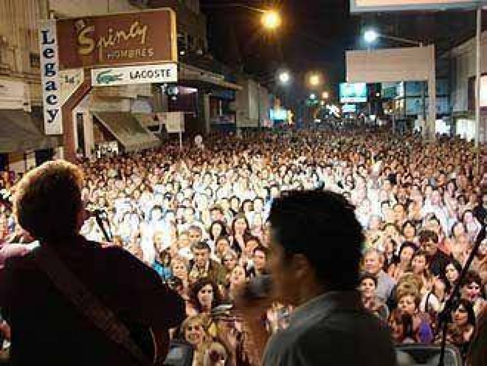 Cultura municipal calcul� que m�s de doce mil personas estuvieron en el recital de cierre de la Peatonal 