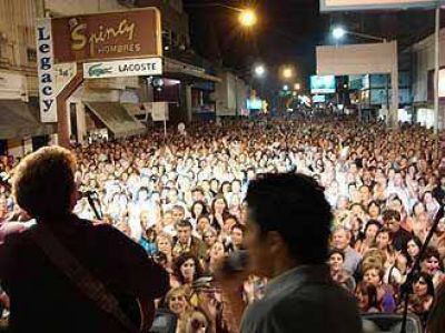 Cultura municipal calcul� que m�s de doce mil personas estuvieron en el recital de cierre de la Peatonal 