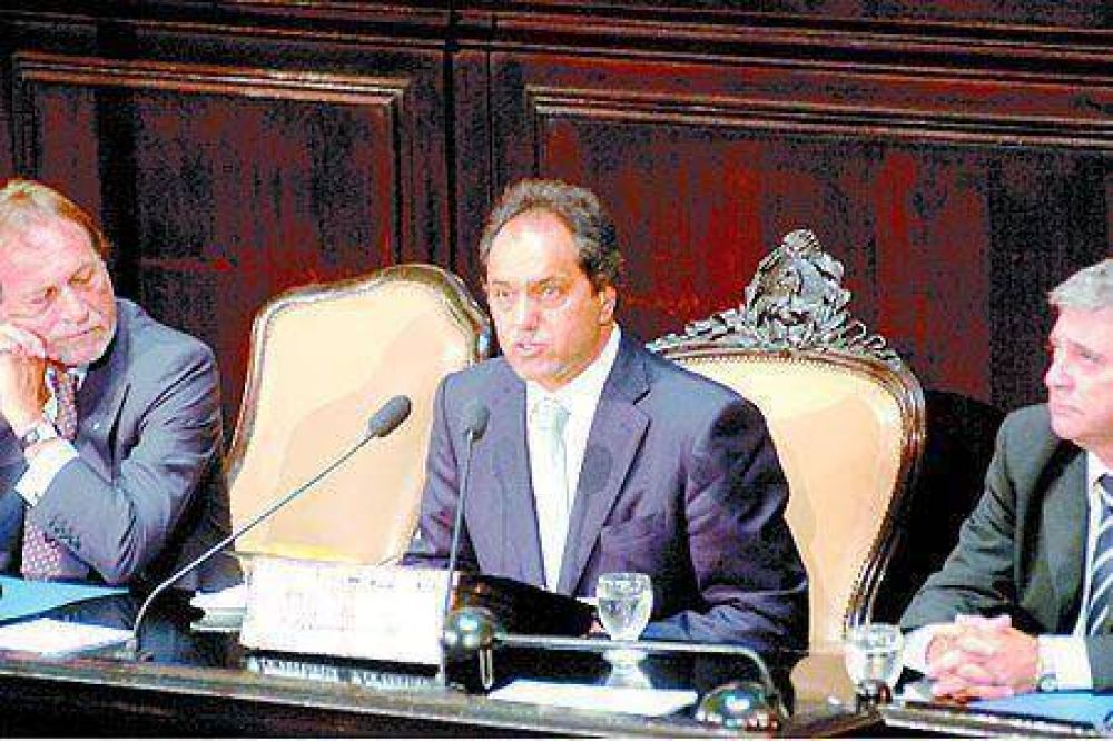 Con el oficialismo dividido y la crisis salarial, Scioli inaugura las sesiones