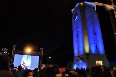 Se dej� iluminada la hist�rica Torre de Obras Sanitarias de R�o Grande