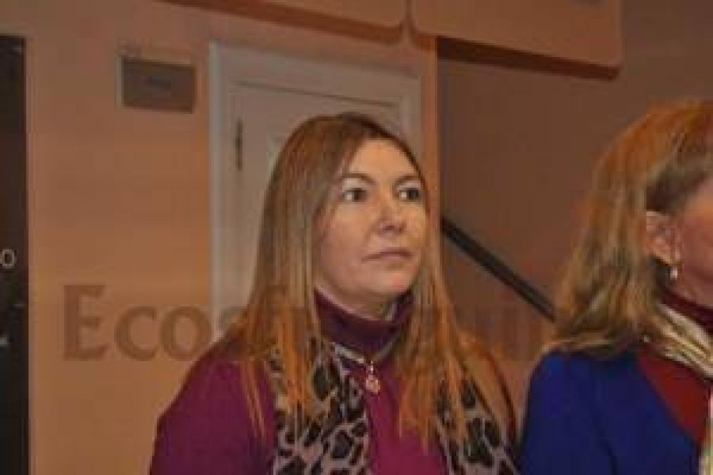 Para Bertone la administraci�n de R�os solo �paga sueldos�