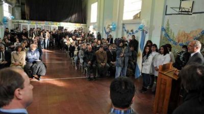 Buzzi presidi� los festejos por los 61 a�os del Dique Ameghino