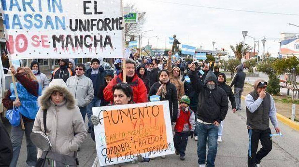 Peralta otorg� por decreto aumento a la Polic�a