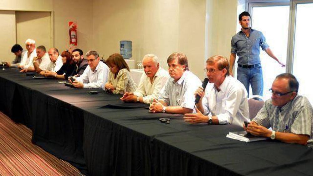Intendentes del PJ piden obras p�blicas al gobernador	
