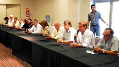 Intendentes del PJ piden obras p�blicas al gobernador	