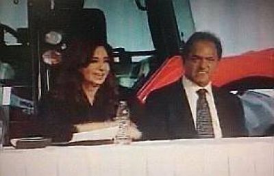 Cristina y Scioli, cara a cara y por cadena nacional