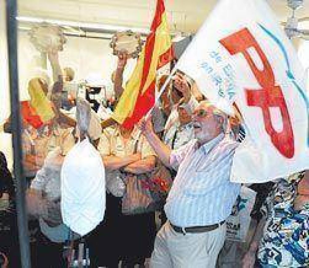 Festejos y alegr�a en la sede del PP en Buenos Aires