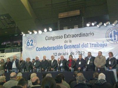 Moyano fue reelegido como secretario general y se formaliz� la fractura de la CGT