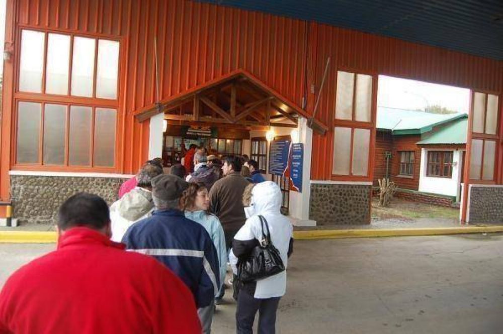 Conciliaci�n obligatoria suspendi� el paro de aduaneros