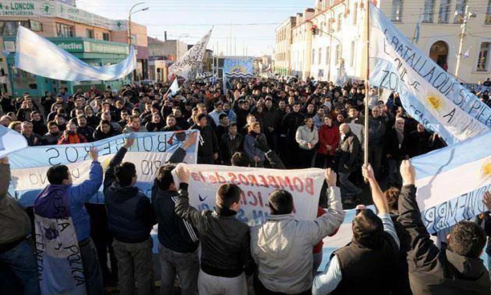 Siguen las negociaciones con la polic�a. El gobierno hizo una contrapropuesta y espera definici�n