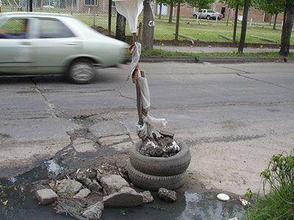  SOCIEDAD | FALTA DE CUIDADO    Reclaman el mantenimiento de estaciones, plazas y calles