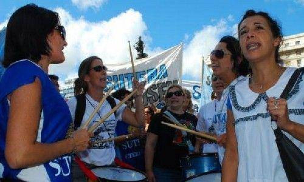 Primer d�a: el paro docente se hizo sentir en Capital e interior.
