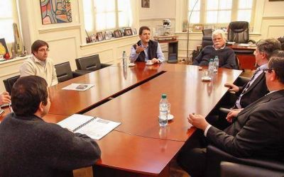 Massa recibi� al alcalde de Carmelo