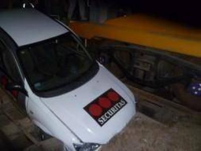 Choque de tren y auto en Bah�a Blanca: Una persona herida