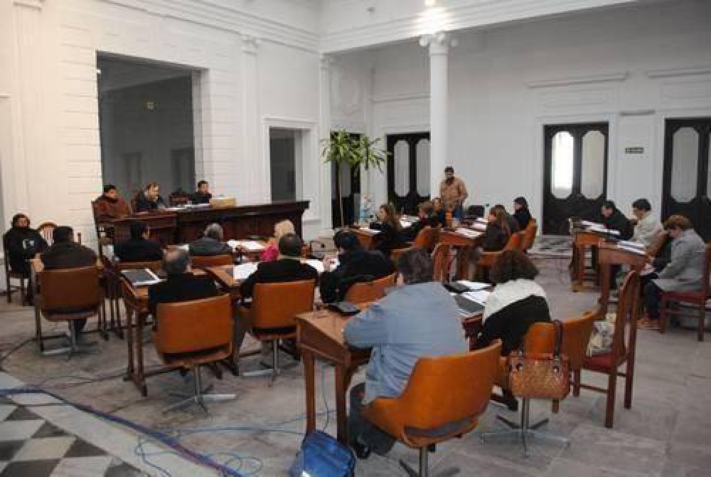 Con votos afirmativos del FS y la UCR, y la abstenci�n del PJ los concejales aprobaron el Presupuesto Municipal 2012