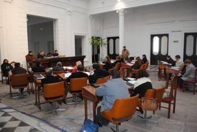 Con votos afirmativos del FS y la UCR, y la abstenci�n del PJ los concejales aprobaron el Presupuesto Municipal 2012