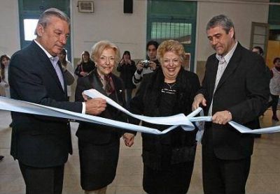Ferraresi inaugur� un Aula Inteligente en el ENSPA